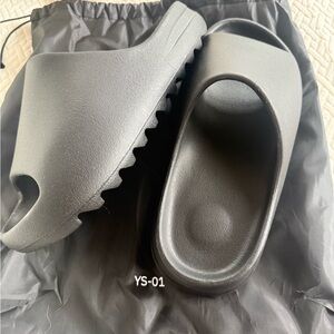 Yeezy YS-01 Black Slides (size 9) NWT